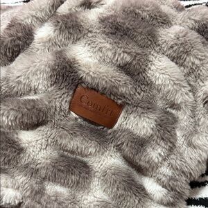 Comfort Plush Faux Fur Throw Blanket in Taupe and Cream
